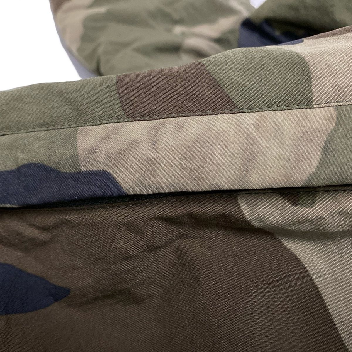 - ベージュ×カーキ×マルチ