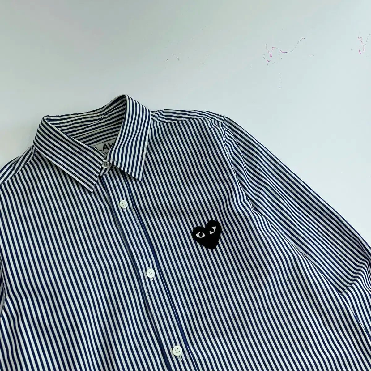  COMME des GARCONS ブラック ロゴ ブルー ストライプ シャツ 長袖 シャツ ブラウス