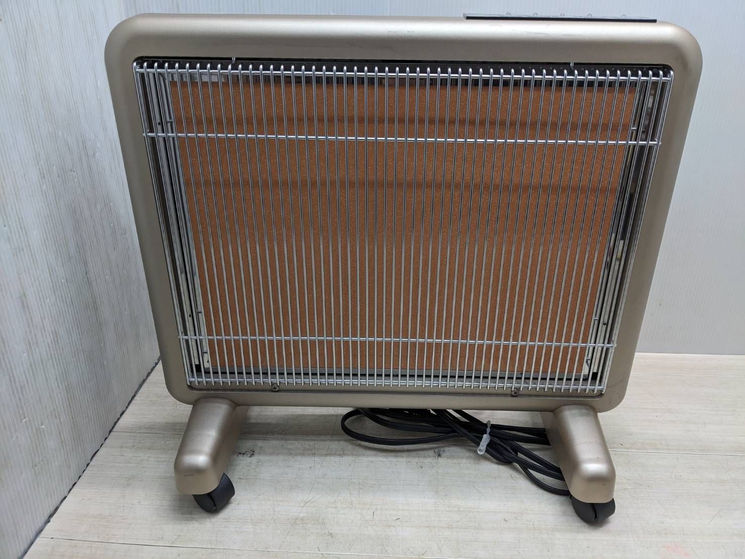 B292】サンルミエ N700L-GR 遠赤外線パネルヒーター エクセラ7 B292