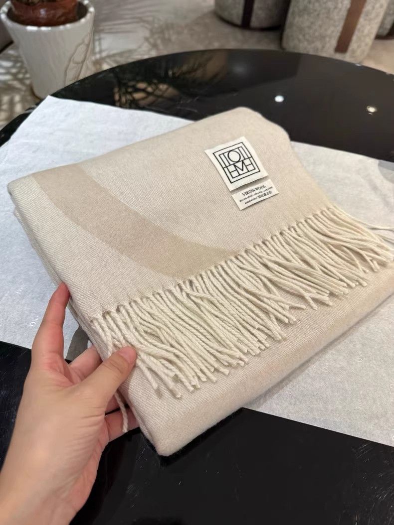 · Toteme トーテム マフラー MONOGRAM JACQUARD WOOL SCARF スカーフ ストール モノグラム ジャガード ウール フリンジ レディース