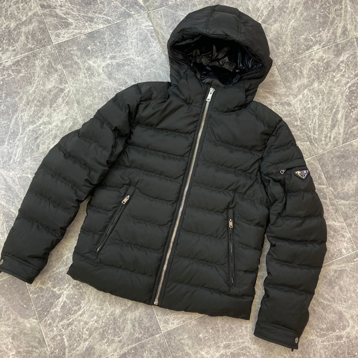 PRADA プラダ スポーツ ダウンジャケット 三角 ロゴ トライアングル PRADA 極美品◎正規品 21年 プラダ レディース トライアングルロゴ