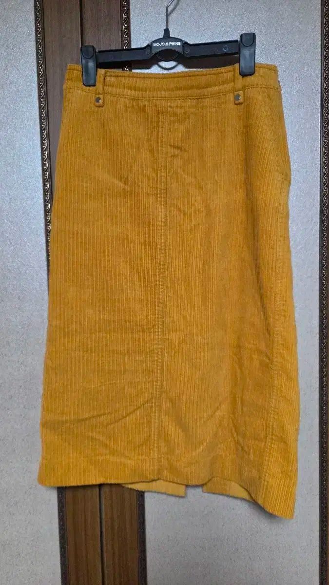 MOJO S PHINE モジョエスピン コーデュロイ マスタード スカート 66