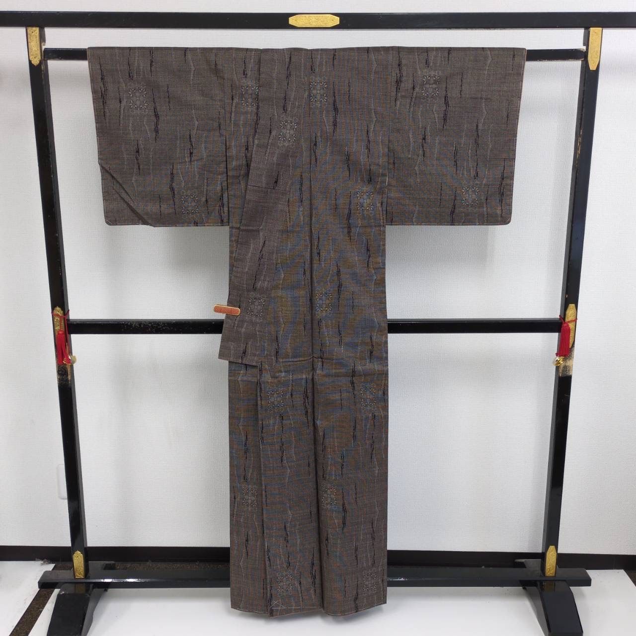 本場大島紬 正絹 茶泥染め 一元式 粋な絣 しつけ糸 袷 着物 MK-1222