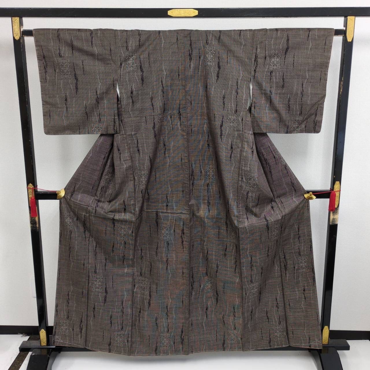本場大島紬 正絹 茶泥染め 一元式 粋な絣 しつけ糸 袷 着物 MK-1222