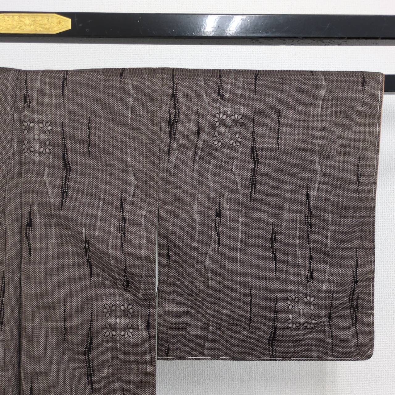 本場大島紬 正絹 茶泥染め 一元式 粋な絣 しつけ糸 袷 着物 MK-1222