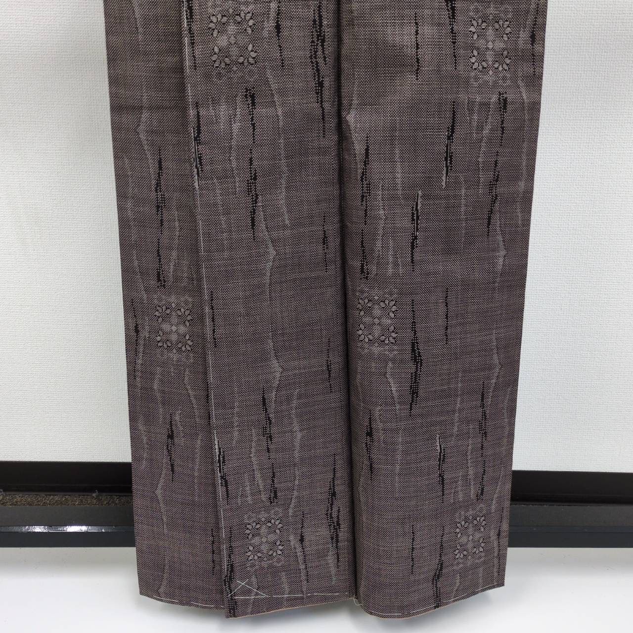 本場大島紬 正絹 茶泥染め 一元式 粋な絣 しつけ糸 袷 着物 MK-1222