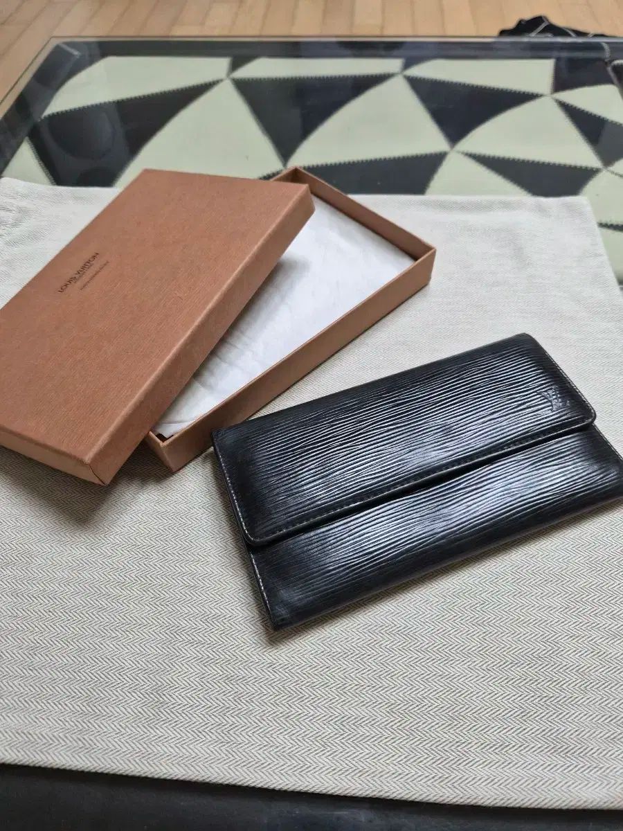 ルイヴィトン エピ ブラック 長財布