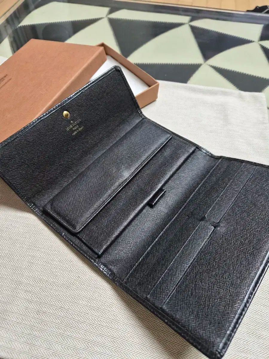 ルイヴィトン エピ ブラック 長財布