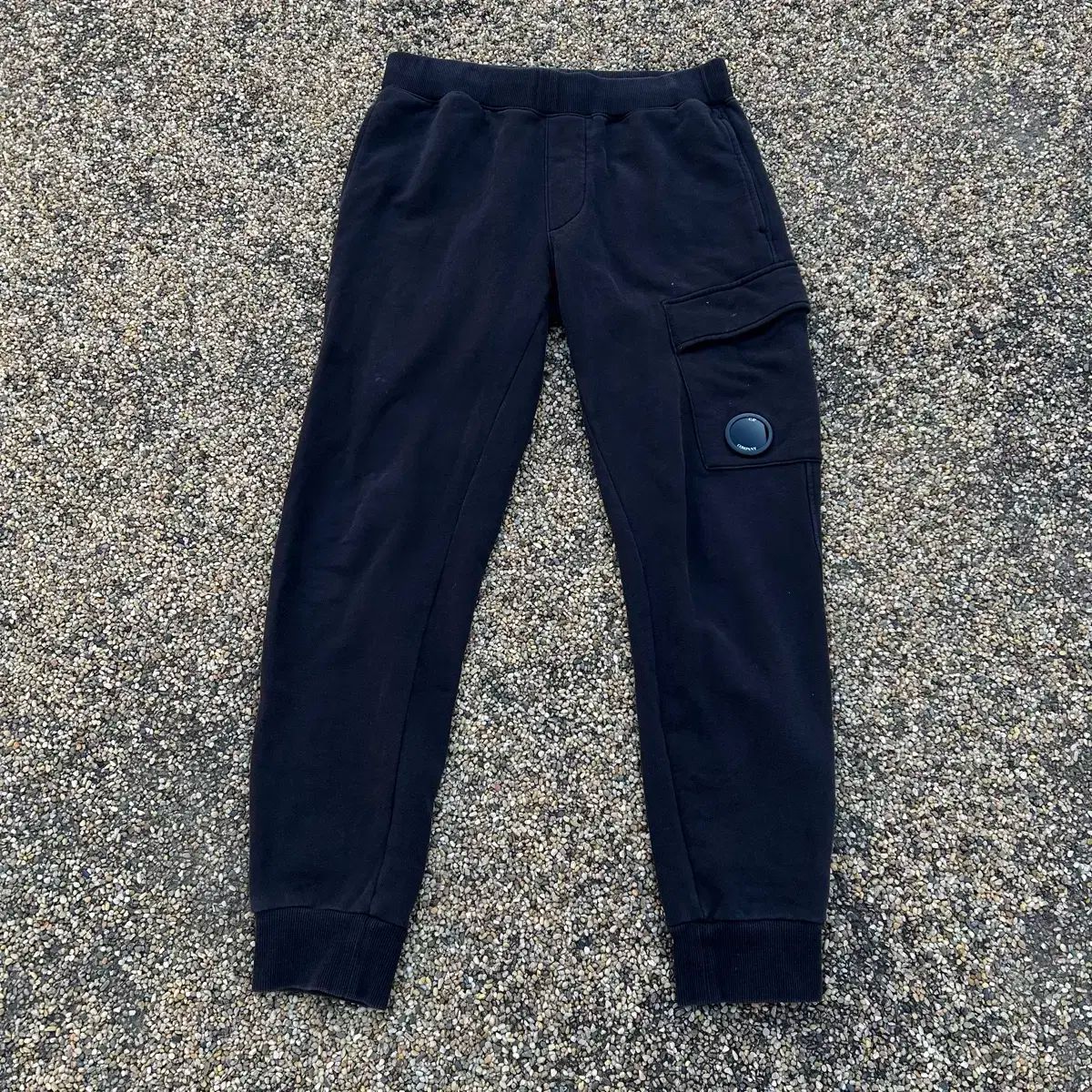 C.P. COMPANY シーピーカンパニー ブラック ジョガー パンツ