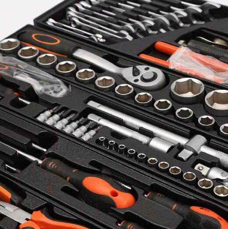 のものです ラチェットレンチ工具セット 自動車修理85点セット工具 レンチスリーブセ ット 鉄箱家庭用工具箱です