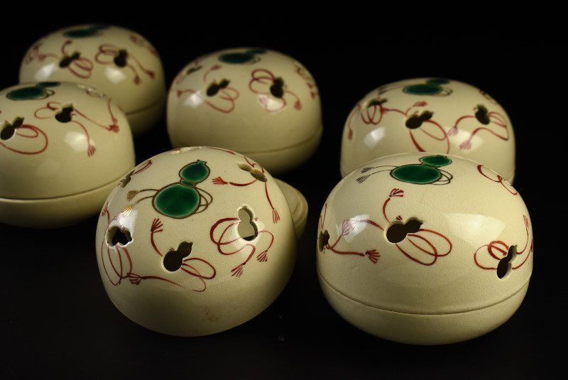 蔵A 042 京焼 色絵 瓢箪透かし 丸型蓋物 六客