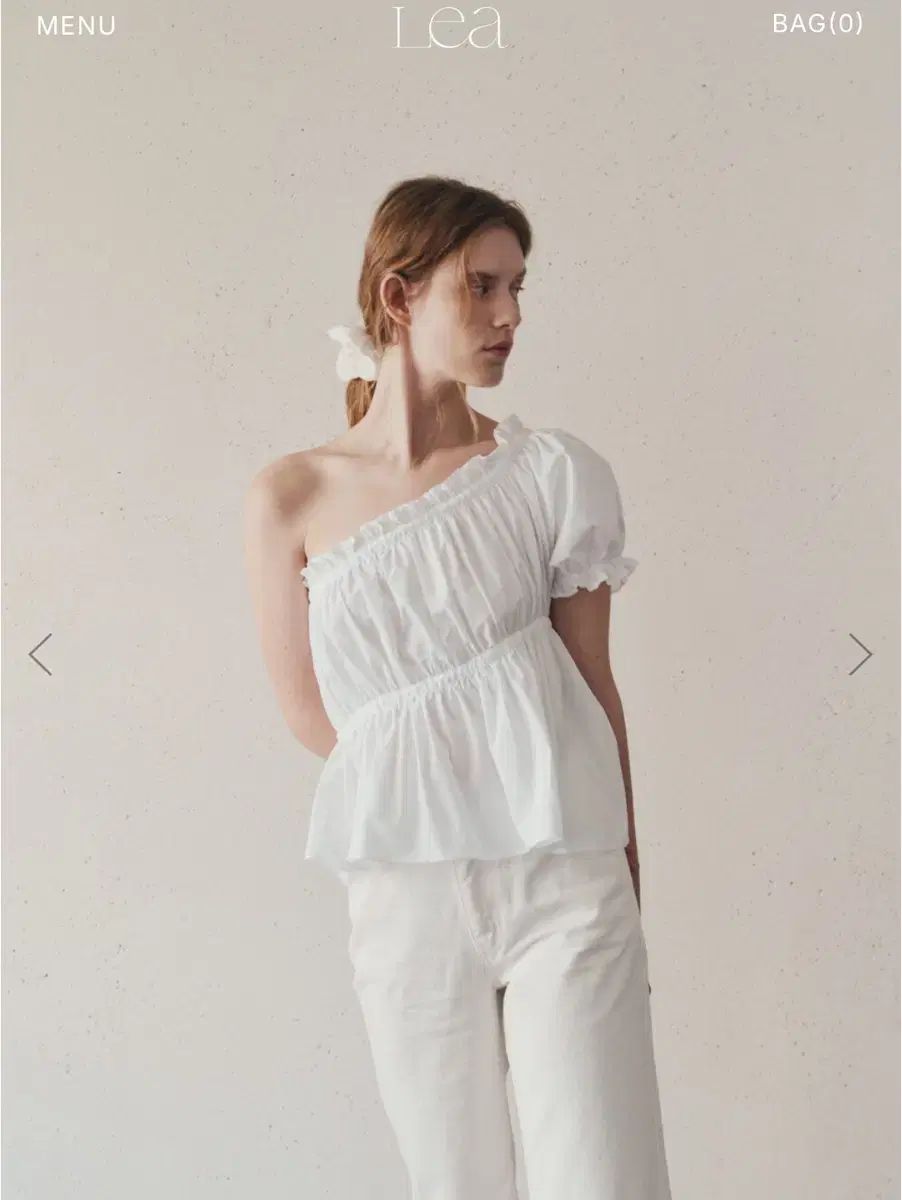 lea ルエ 片方オフショルダー シャーリング ブラウス