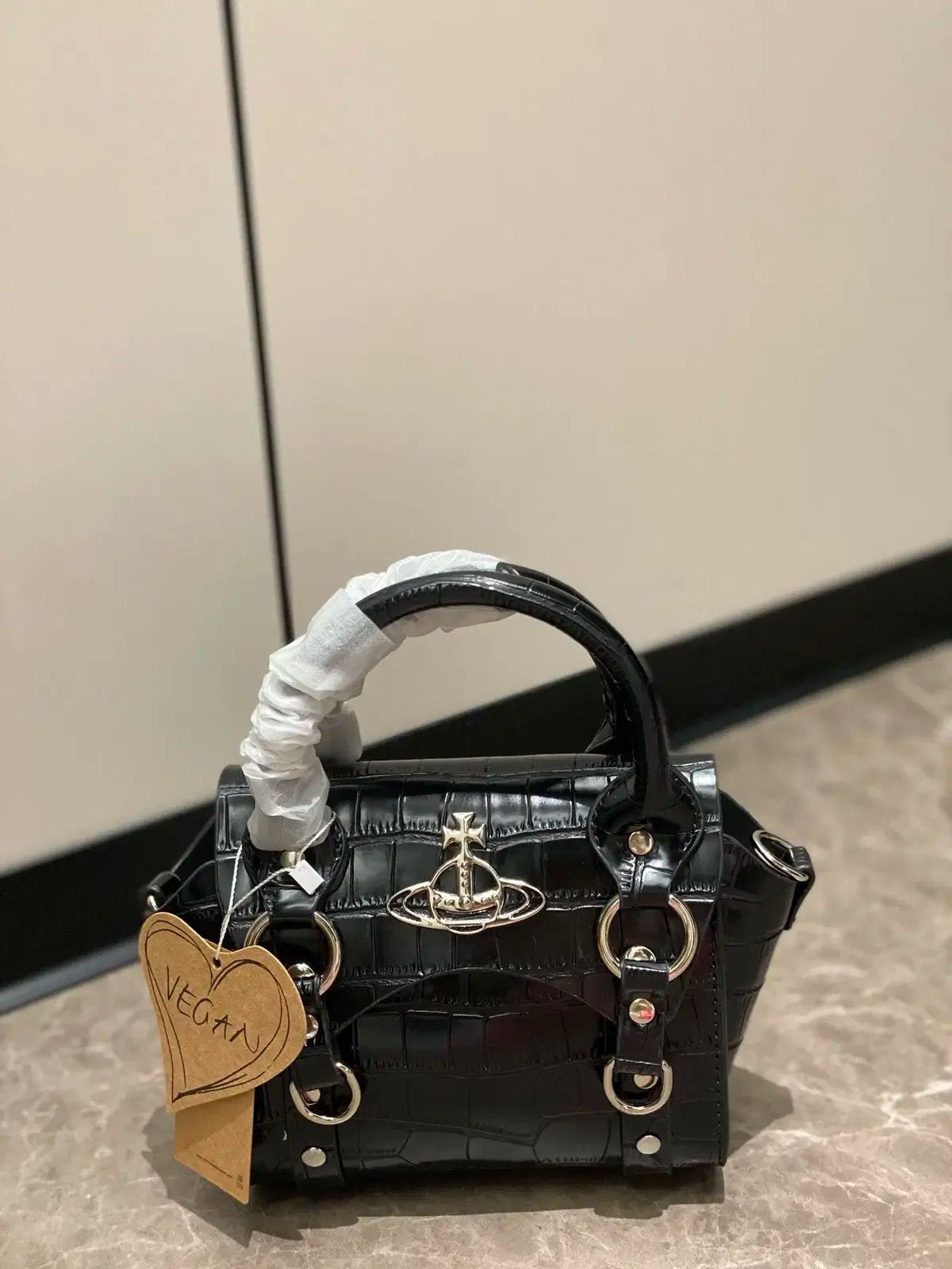 ヴィヴィアンウエストウッドショルダーバッグエッジウェアオーブブラック