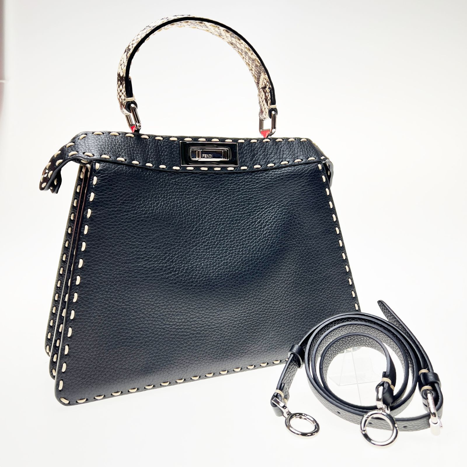 【美品】FENDI ブラック ピーカブー アイシーユーミディアム 美品・高級ライン】FENDI フェンディ ピーカブー アイシーユー