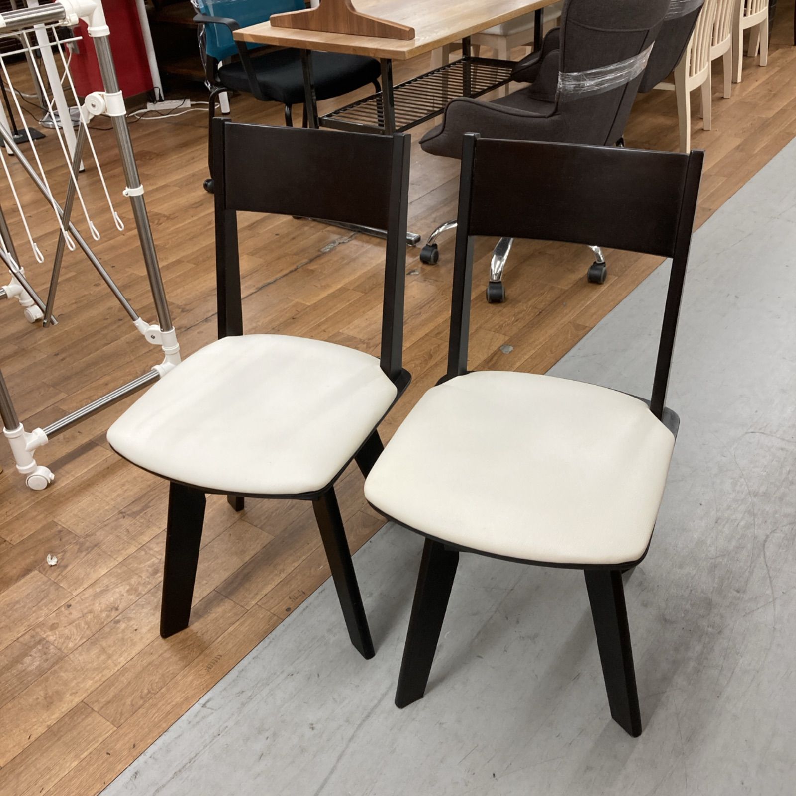 NITORI ニトリ 伸長式ダイニングテーブル3点セット回転式椅子Used/美品 NITORI ニトリ 伸長式ダイニングテーブル3点セット 回転式椅子Used/美品