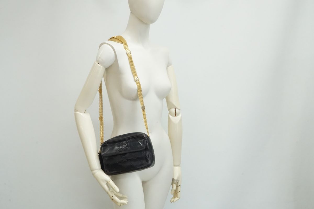 シャネル マトラッセ ミニ トリプルチェーン ショルダーバッグ ポシェット ココマーク ロゴ タッセル レザー 黒 ブラック CHANEL 4447h