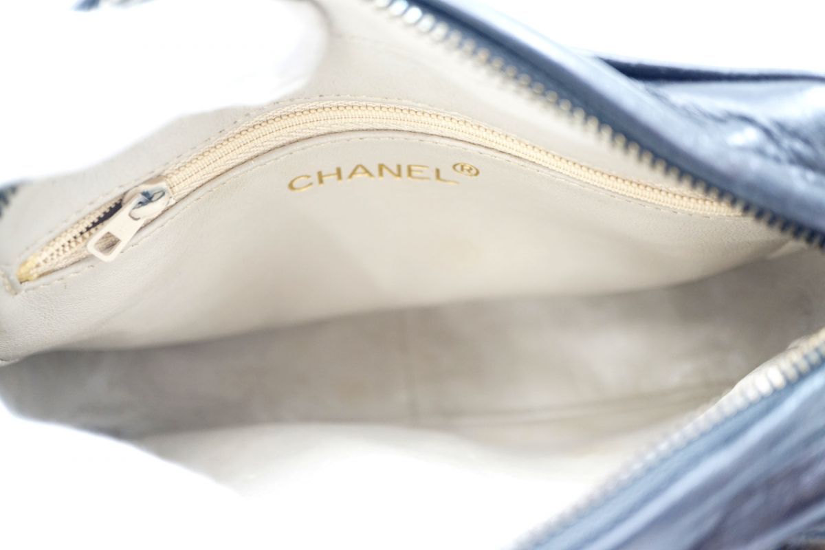 激安大特集。 シャネル マトラッセ ミニ トリプルチェーン ショルダーバッグ ポシェット ココマーク ロゴ タッセル レザー 黒 ブラック CHANEL 4447h