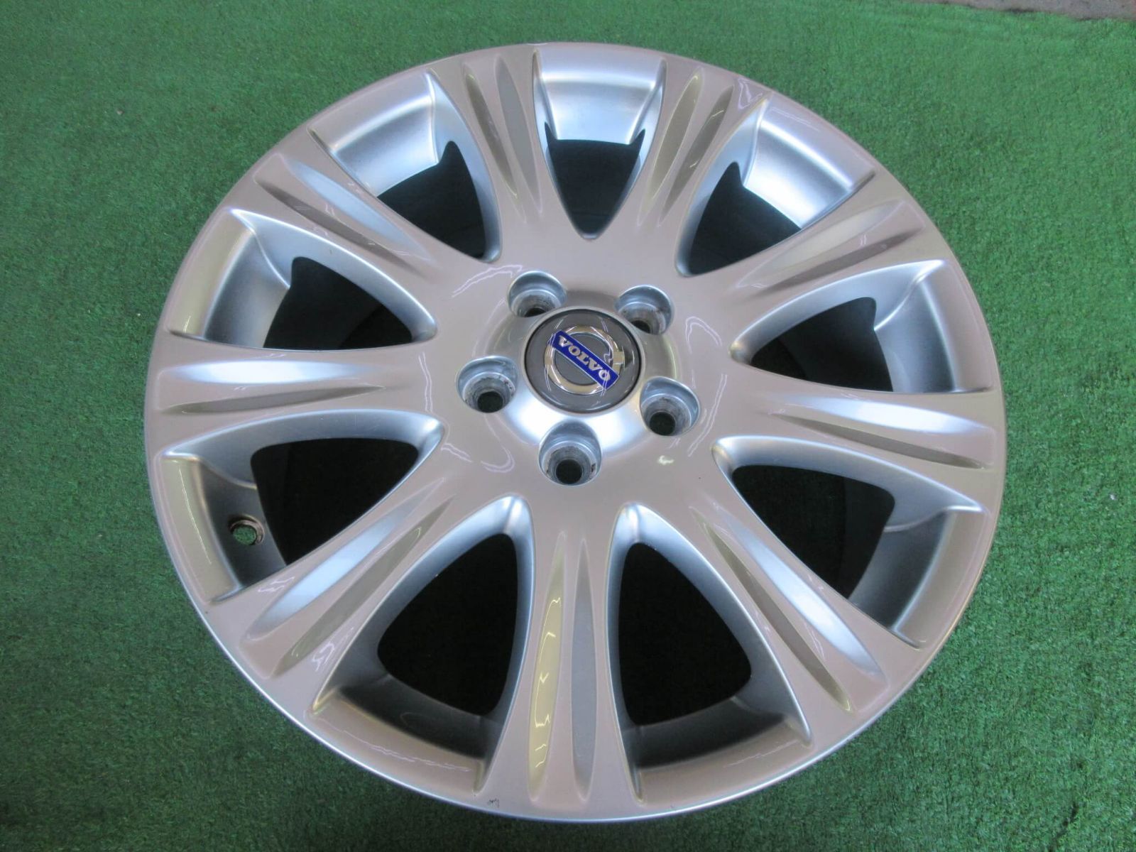 ルボ Ｖ7０ ホイール 7 J 17 5 H 108 50 スタッドレス用にいかがですか