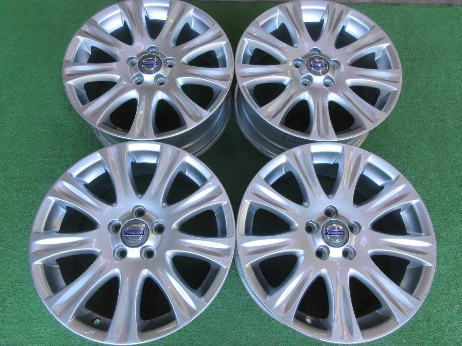 ルボ Ｖ7０ ホイール 7 J 17 5 H 108 50 スタッドレス用にいかがですか