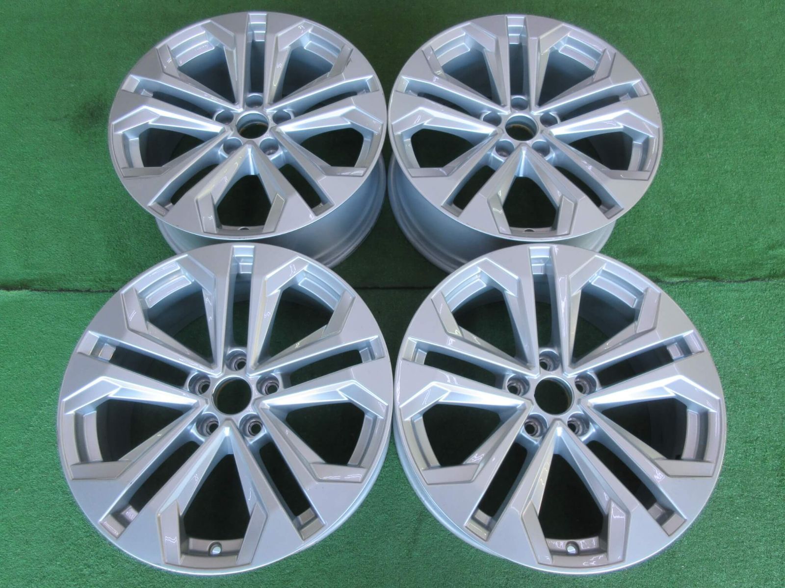 アウディ Ａ４オールロードクワトロ ホイール 7 5 J 18 H 112 29 目立った傷も無く程度良好です