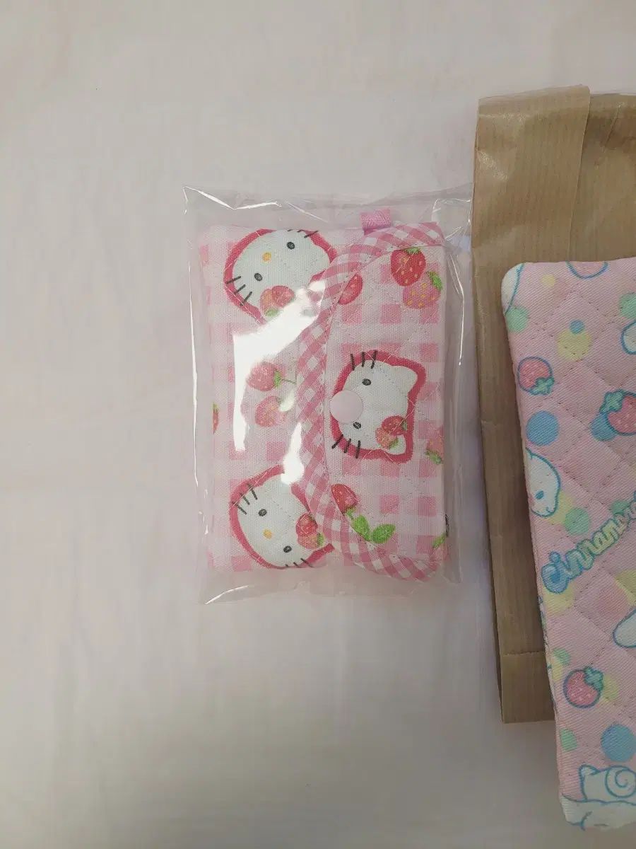 いちごハローキティ ハローキティ ツーウェイ カードウォレット レトロ シナモロール ポーチ まとめ レトロキティー