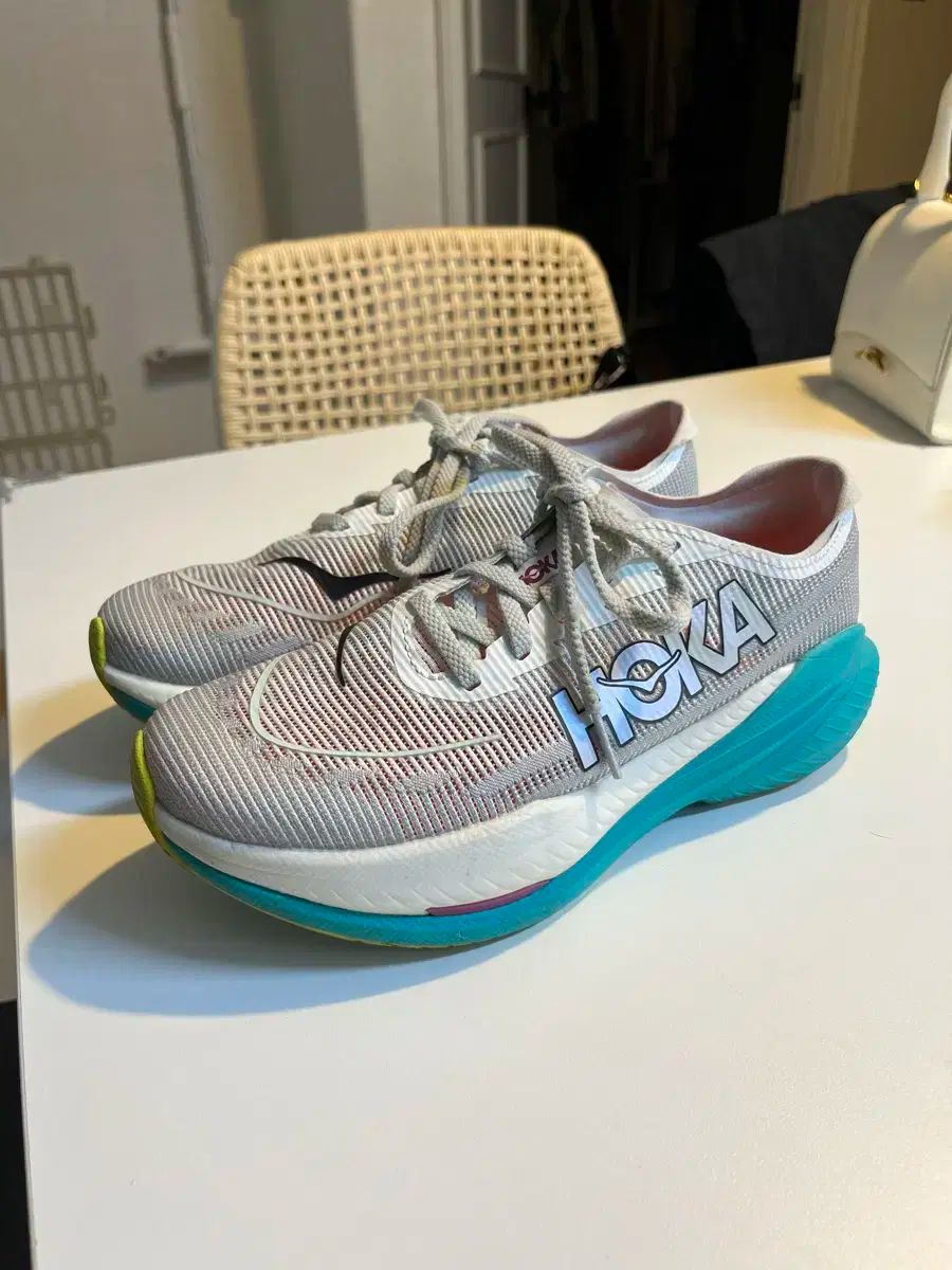 HOKA 売れ筋 ONE ONE マハ x2 カーボン ランニングシューズ HOKA HOKA 売れ筋 ONE ONE マハ x2 カーボン ランニングシューズ HOKA