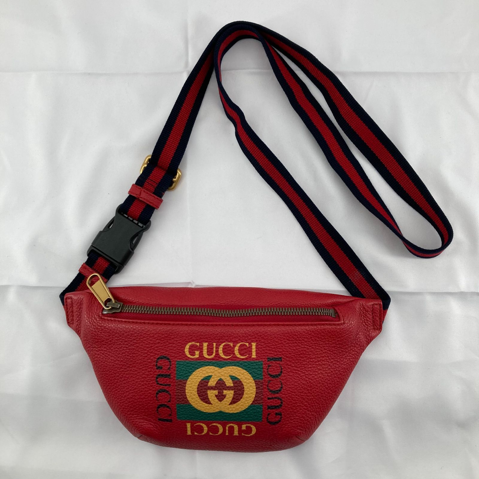 GUCCI 赤 ボディバッグ ロゴプリント ウエストポーチ レザー 超美品 GUCCI 赤 ボディバッグ ロゴプリント ウエストポーチ レザー
