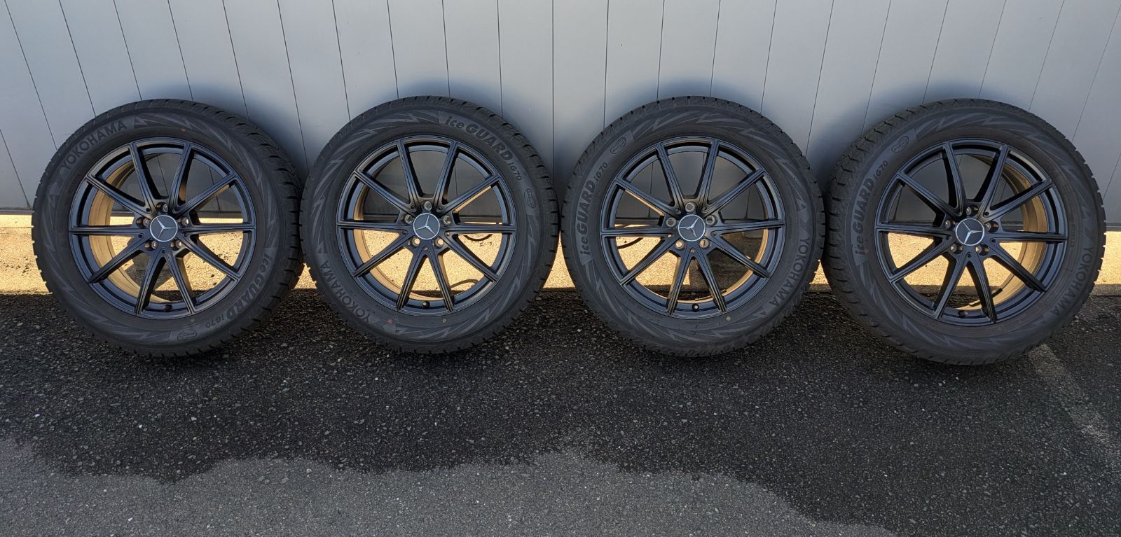 メルセデスベンツGLB 純正ホイール センターキャップ有り 18インチ