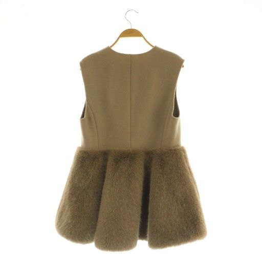 美品　アプワイザーリッシェ♡ペプラムファー リバージレ　キャメル　2　ベスト 新品☆アプワイザーリッシェ ペプラムファーリバージレ キャメル