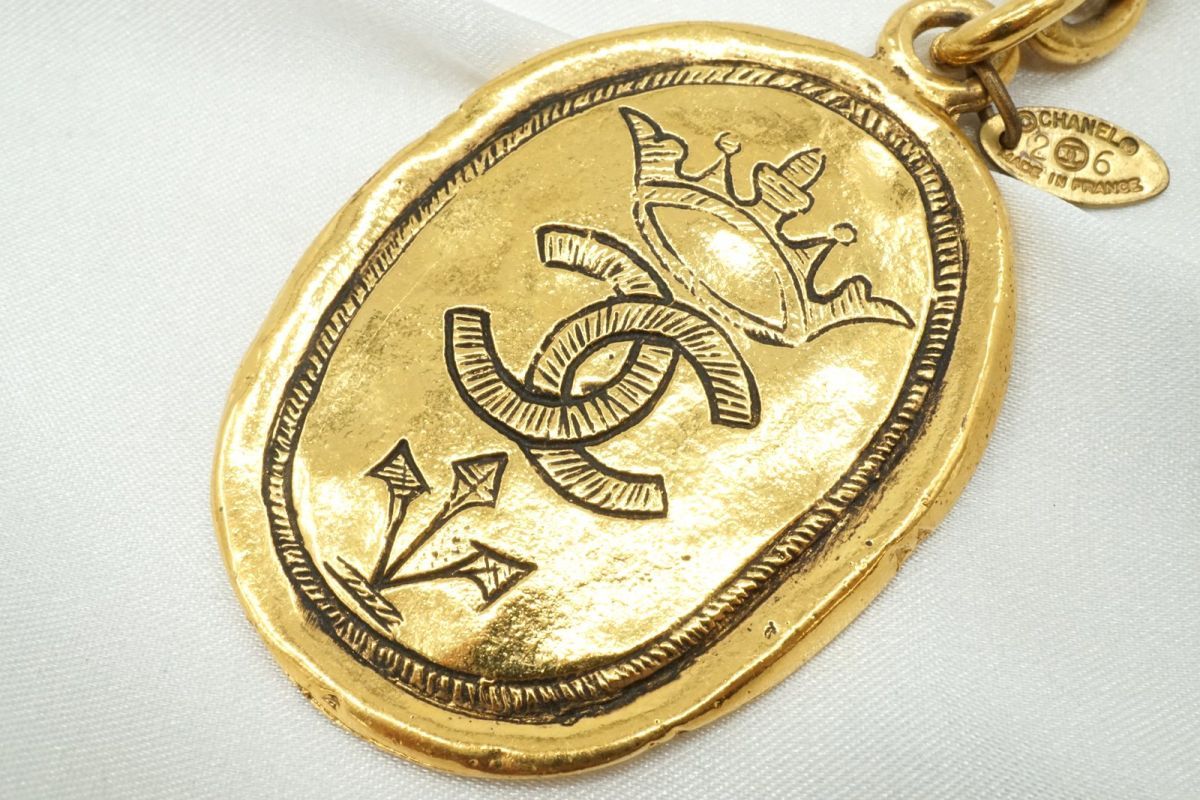 シャネル ヴィンテージ 26刻印 キーホルダー リング ココマーク クラウン ゴールドプレート メタル 金 ゴールド CHANEL 4443 k