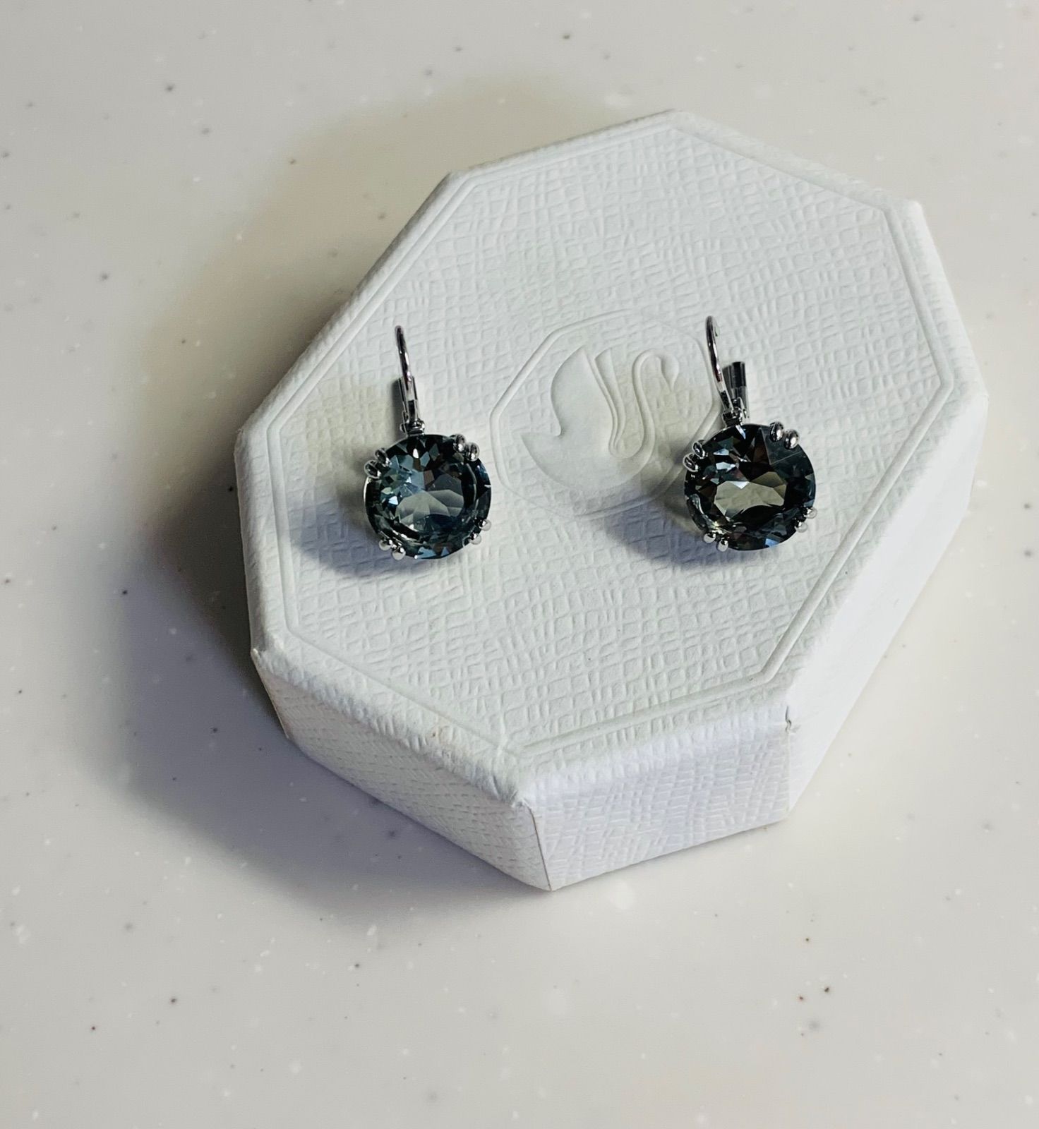 スワロフスキー Swarovski Millenia ドロップピアス - メルカリ