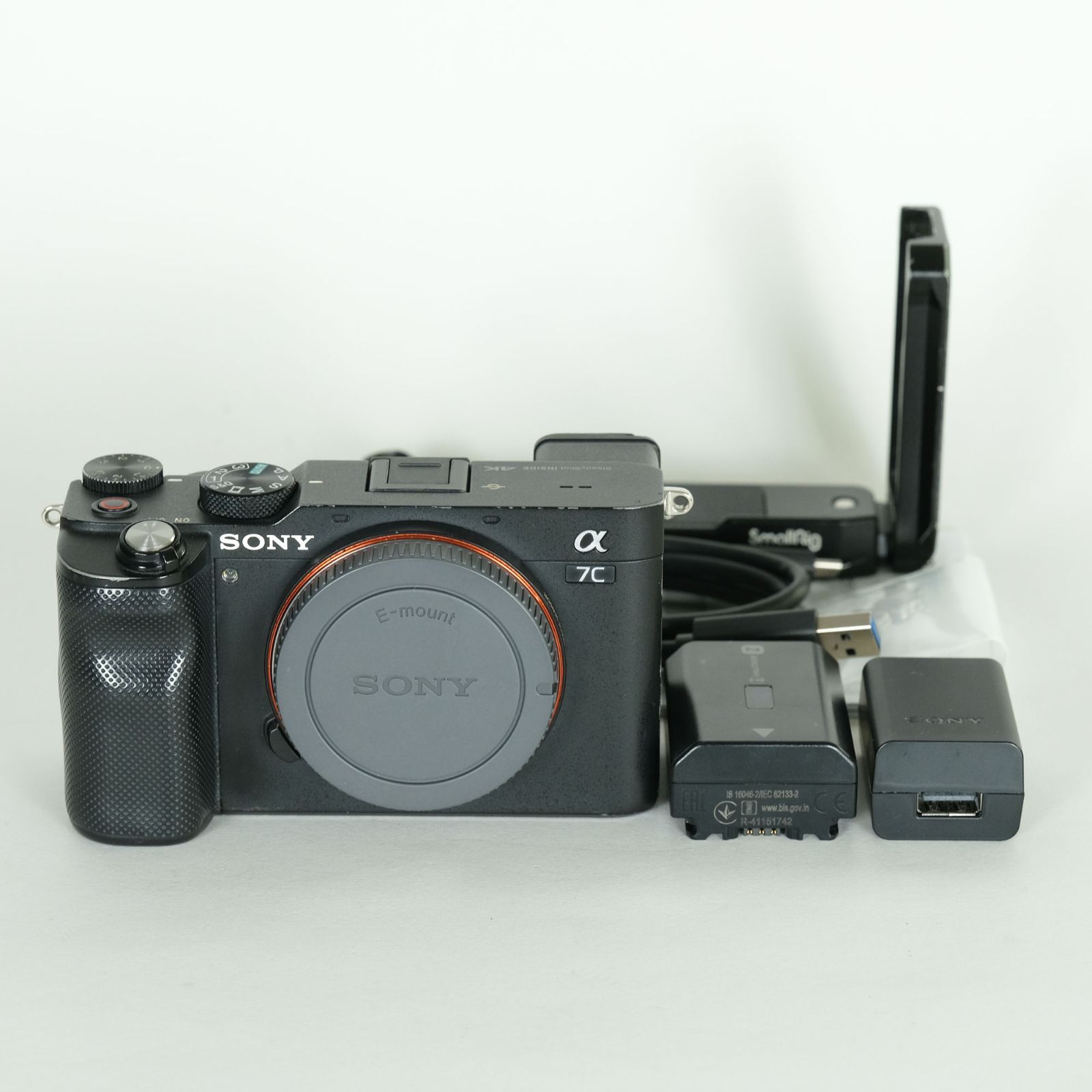 【未使用級】SONY α7C ボディ シャッター回数2877回 付属品完備 未使用級】SONY α7C ボディ シャッター回数2877回 付属品完備 SONY