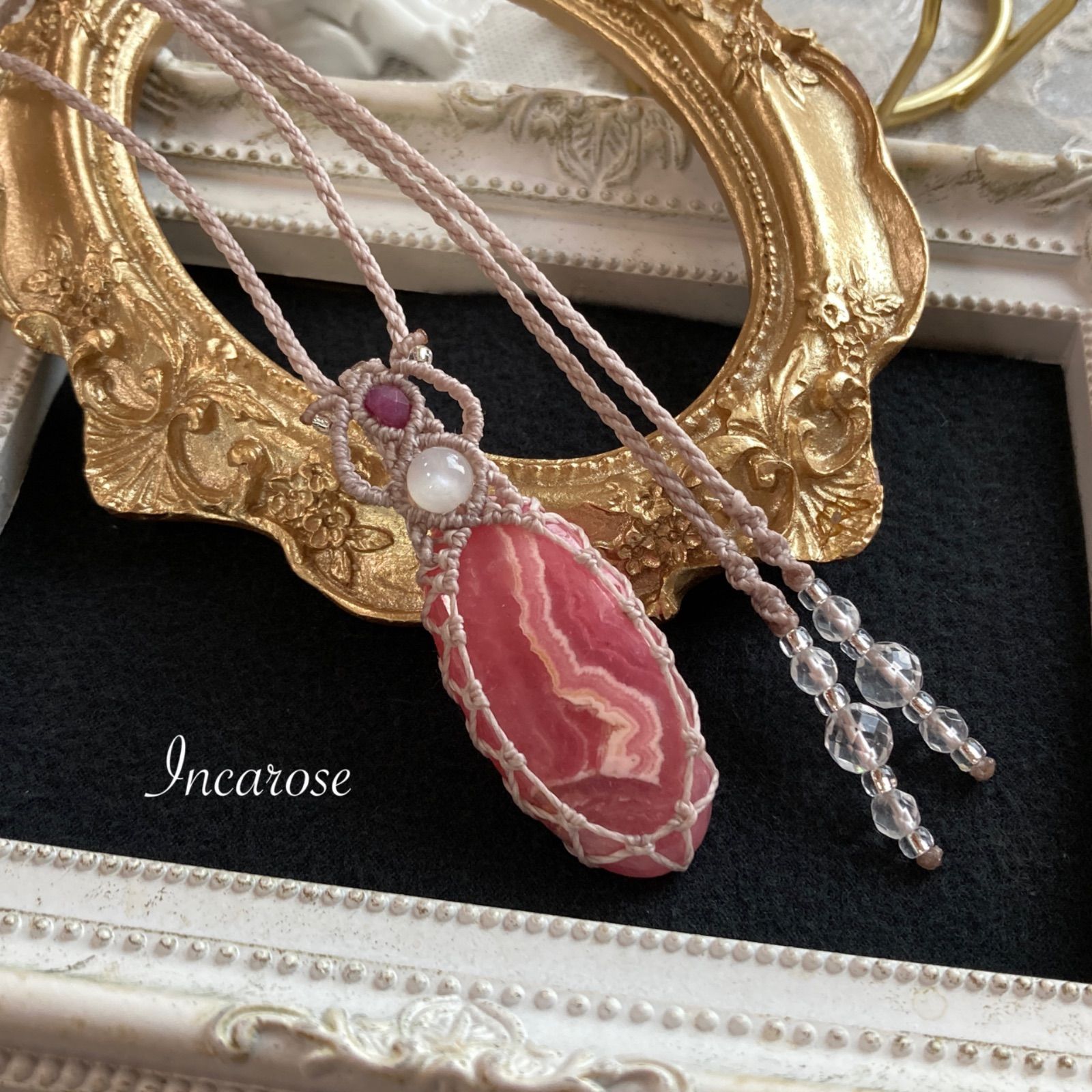 インカローズ（ロードクロサイト） マクラメ編みネックレス ・金属