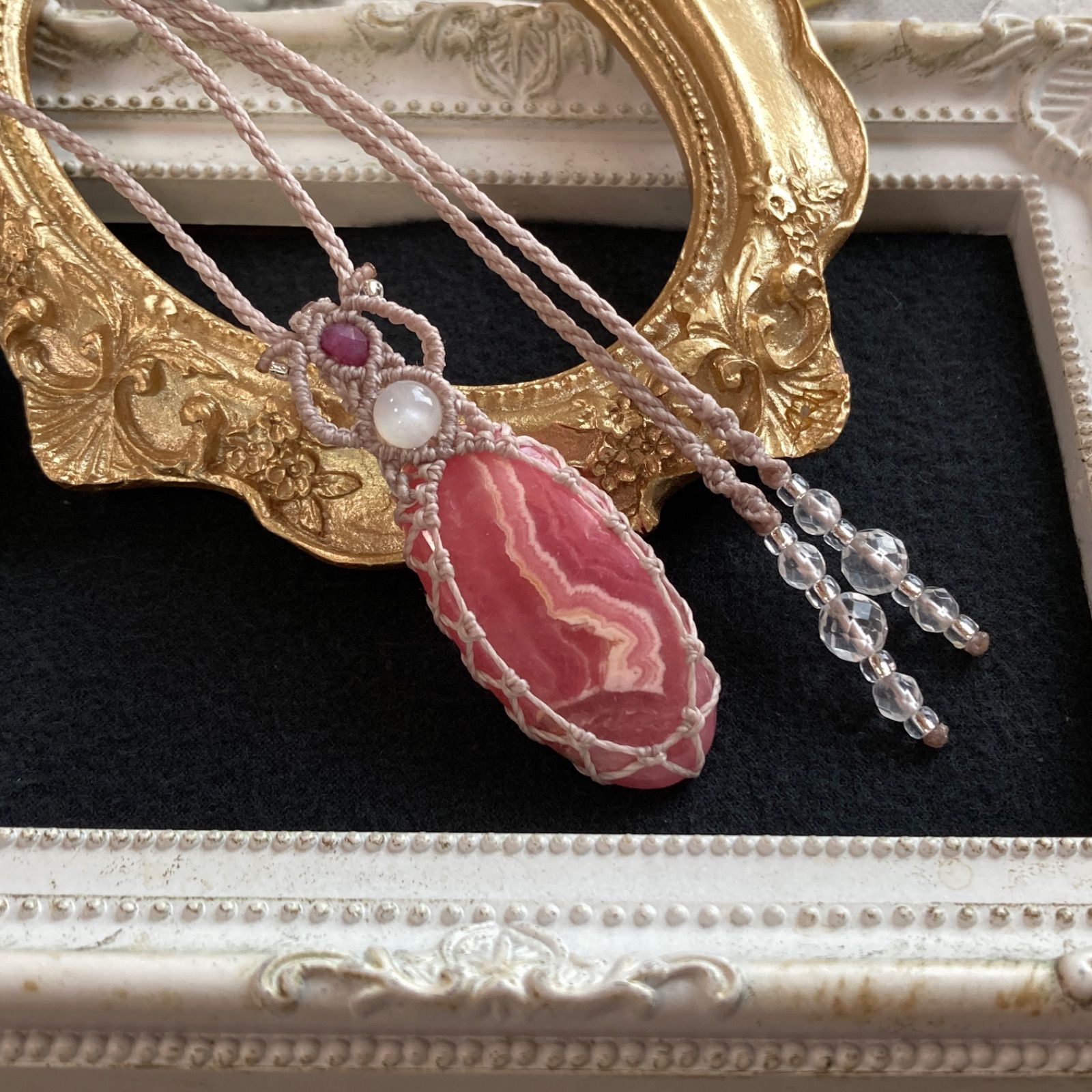 インカローズ（ロードクロサイト） マクラメ編みネックレス ・金属