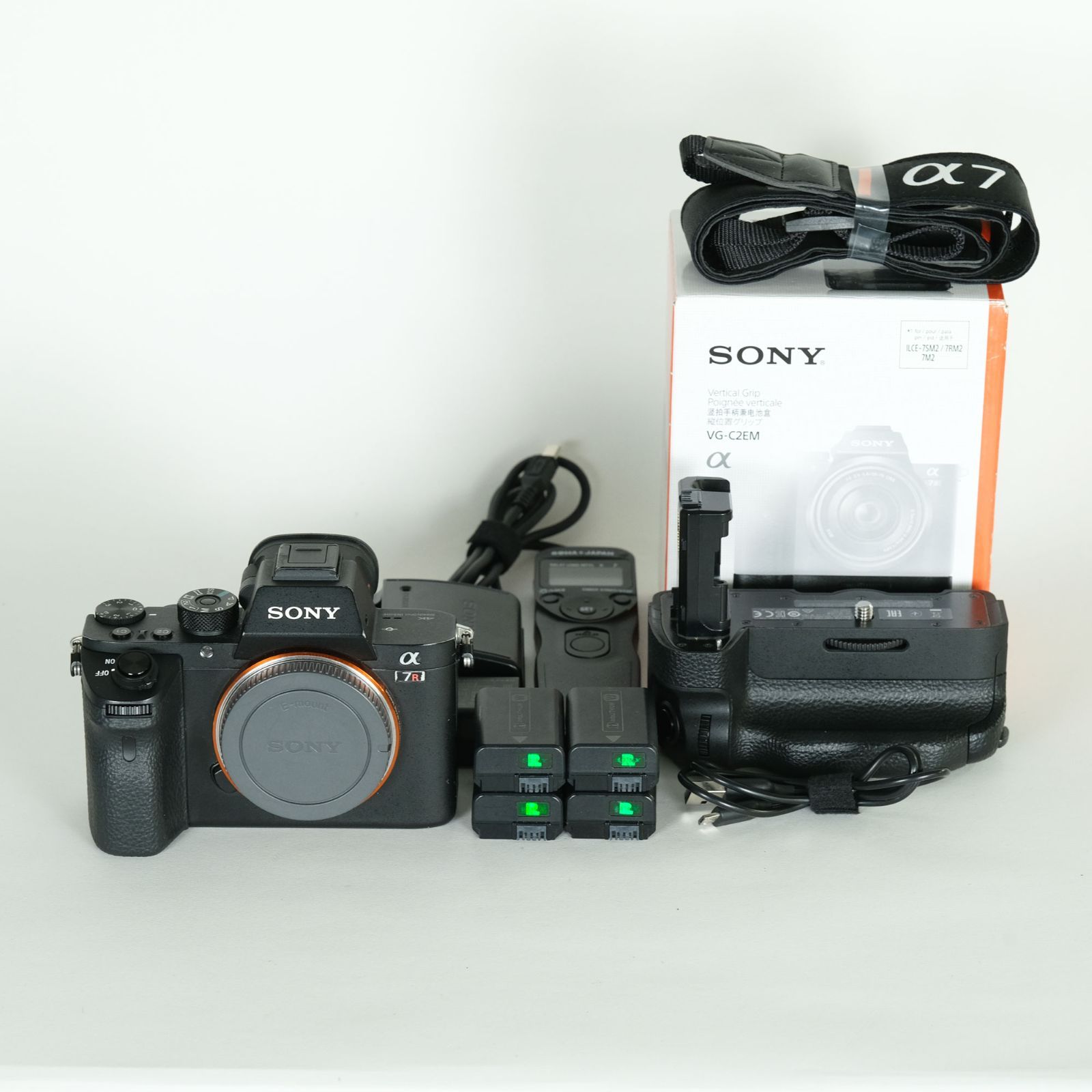 良品 | バッテリーグリップ・バッテリー3個付] SONY α7R II（ILCE-7RM2