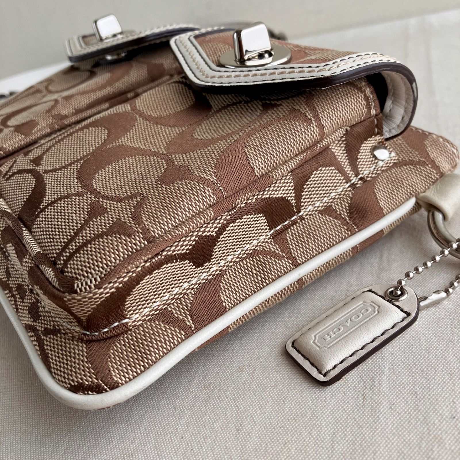 バッグ vintage coach old waist pouch brown Coach Vintage y2k Double Turnlock Waist Pouch Belt Bag - メルカリ