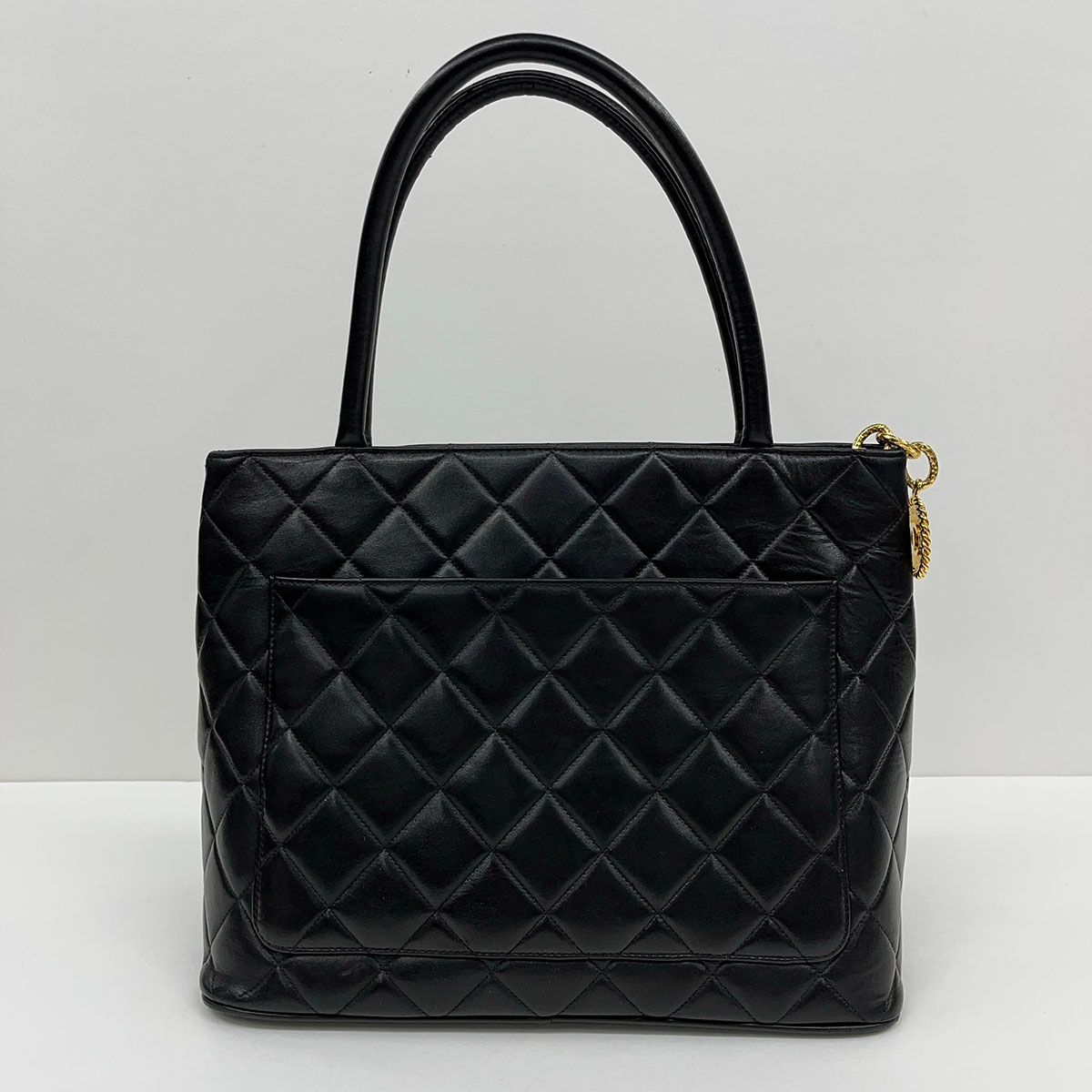 シャネル 復刻トート　ハンドバッグ　トートバッグ ブラック ラムスキン レザー CHANEL シャネル 復刻 トート バッグ レディース ラムスキン ブラック