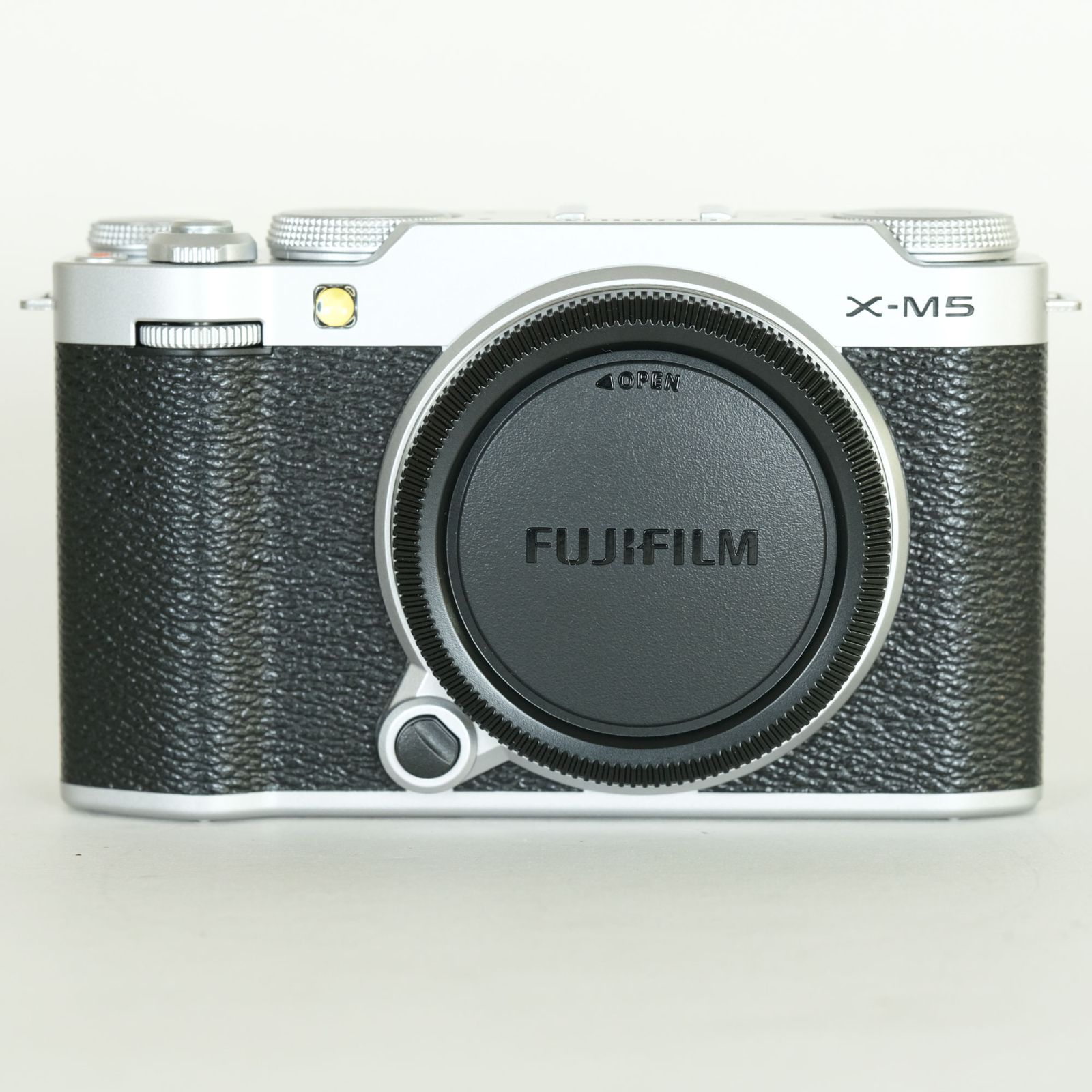 美品 | シャッター数8,270回] FUJIFILM X-M5 [ボディ シルバー