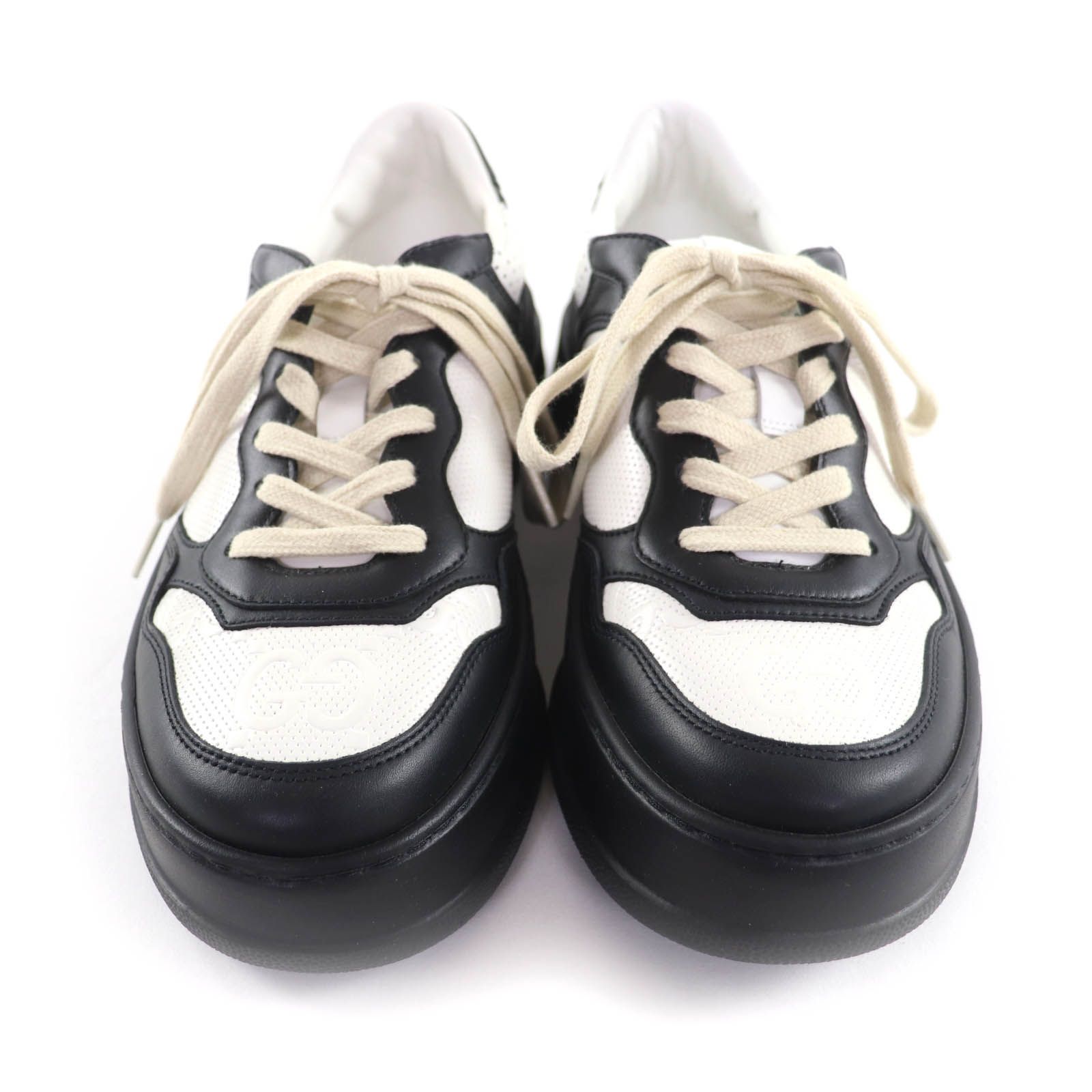 GUCCI エンボスロゴ スニーカー 中古・古着通販】GUCCI (グッチ) GGエンボス レザー スニーカー