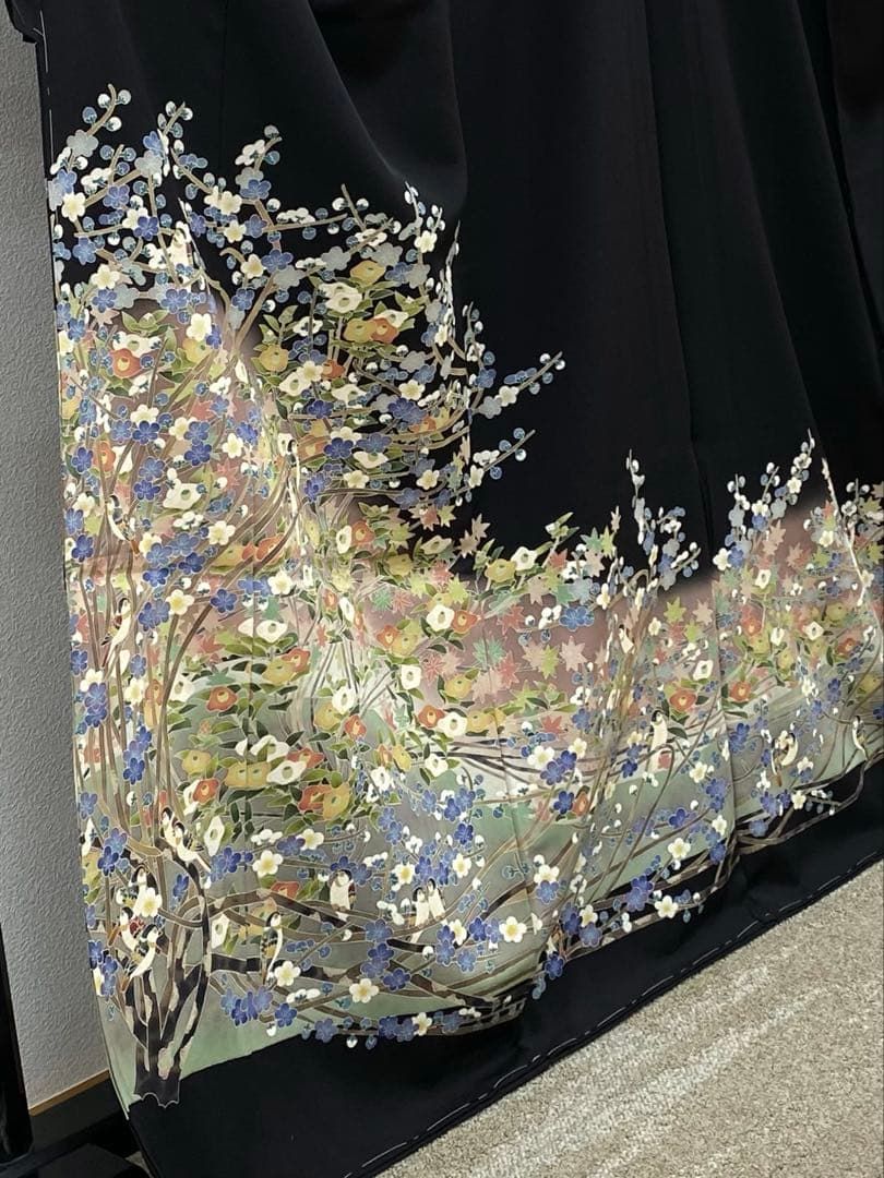 特選 加賀友禅 百貫華峰 色留袖 落款入 仮絵羽 未仕立て品 正絹 八掛付き 百貫華峰 加賀友禅 黒留袖 落款入 仮絵羽 未仕立て品 正絹 八掛付き