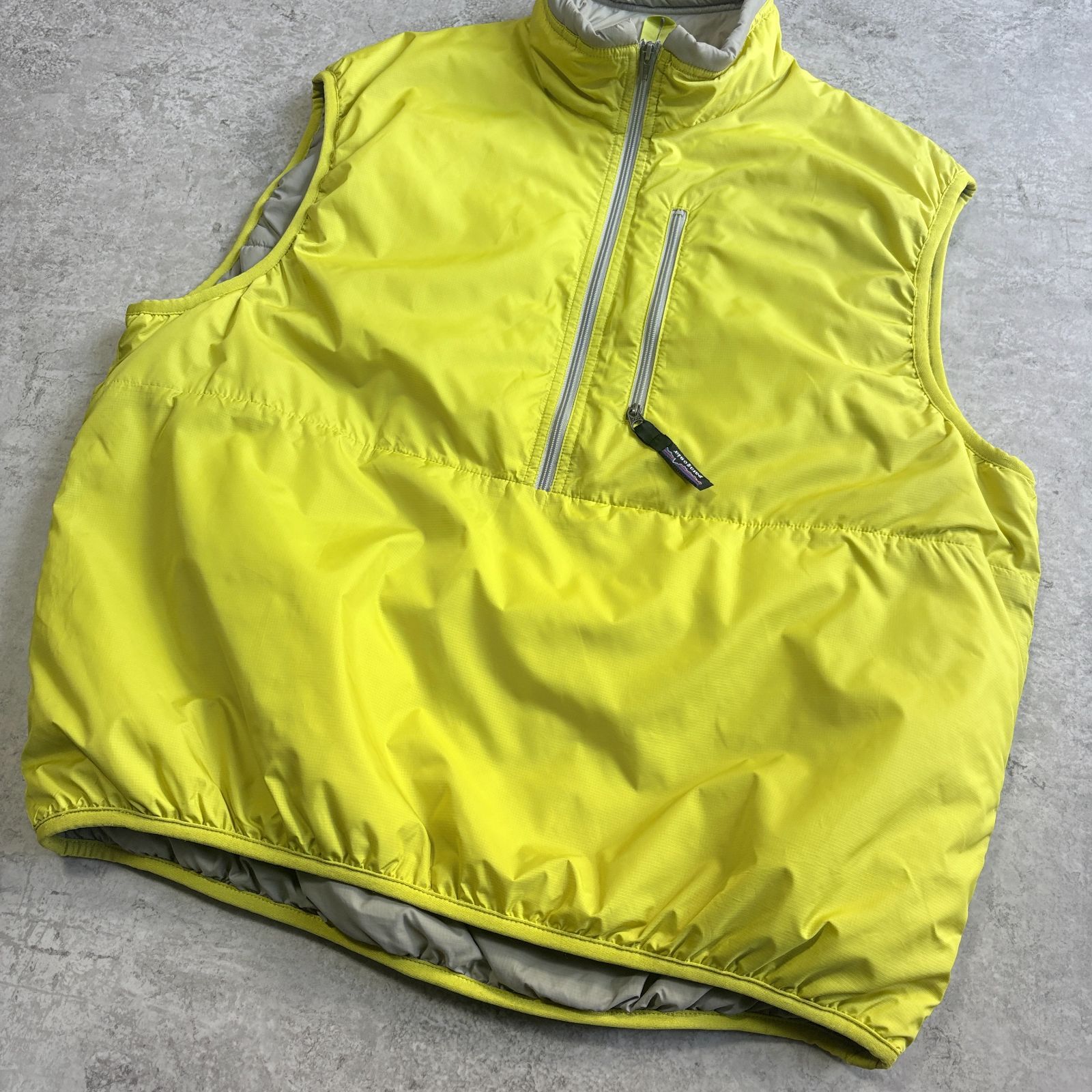 ロッキーマウンテンフェザーベッド ダウンベスト ナイロン グリーン 46 ロッキーマウンテンフェザーベッド ダウンベスト グリーン 40 - メルカリ