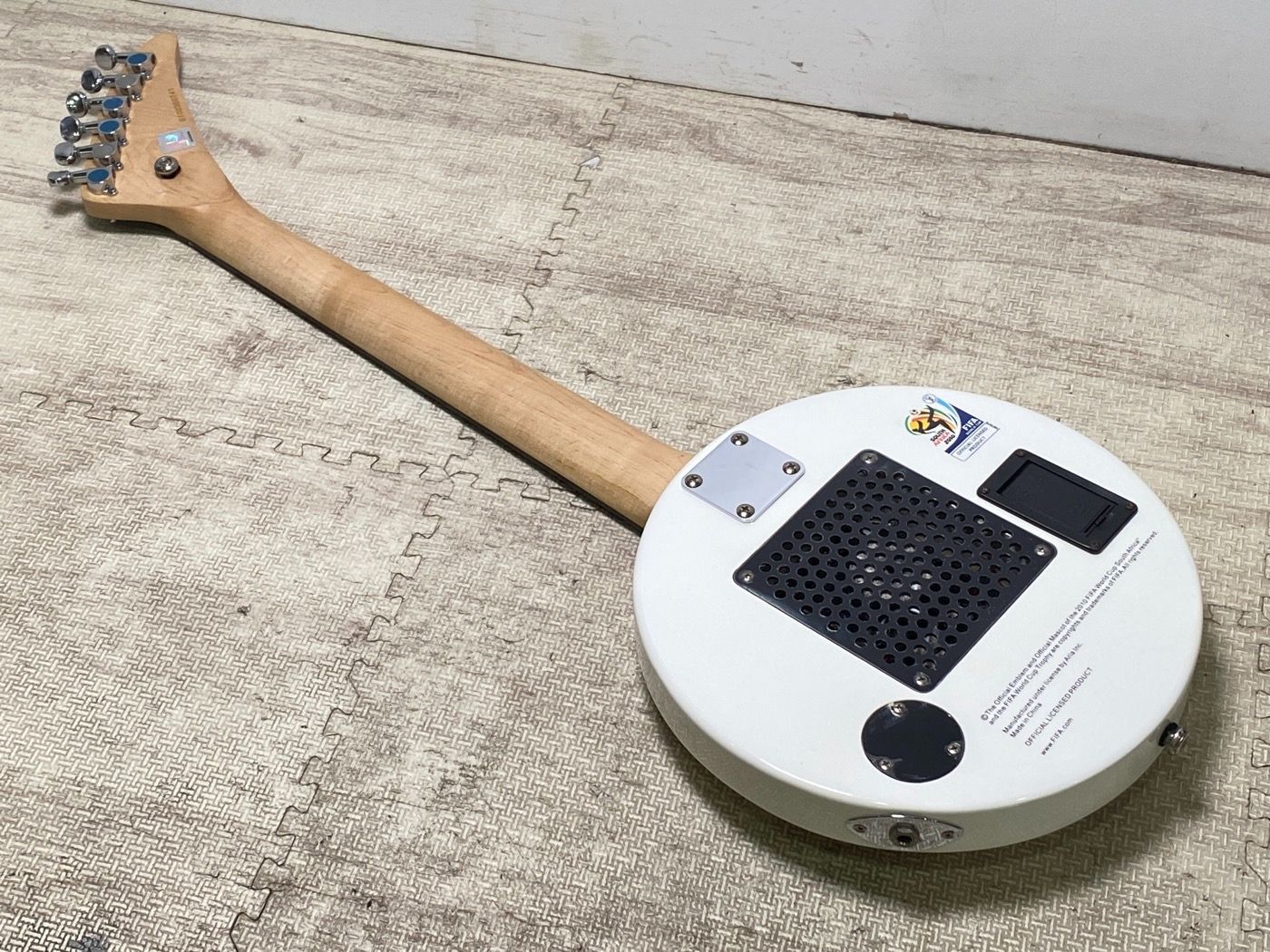 Aria Goal Rush 2010 GR-2010 アンプ内蔵サッカーボールギター - メルカリ