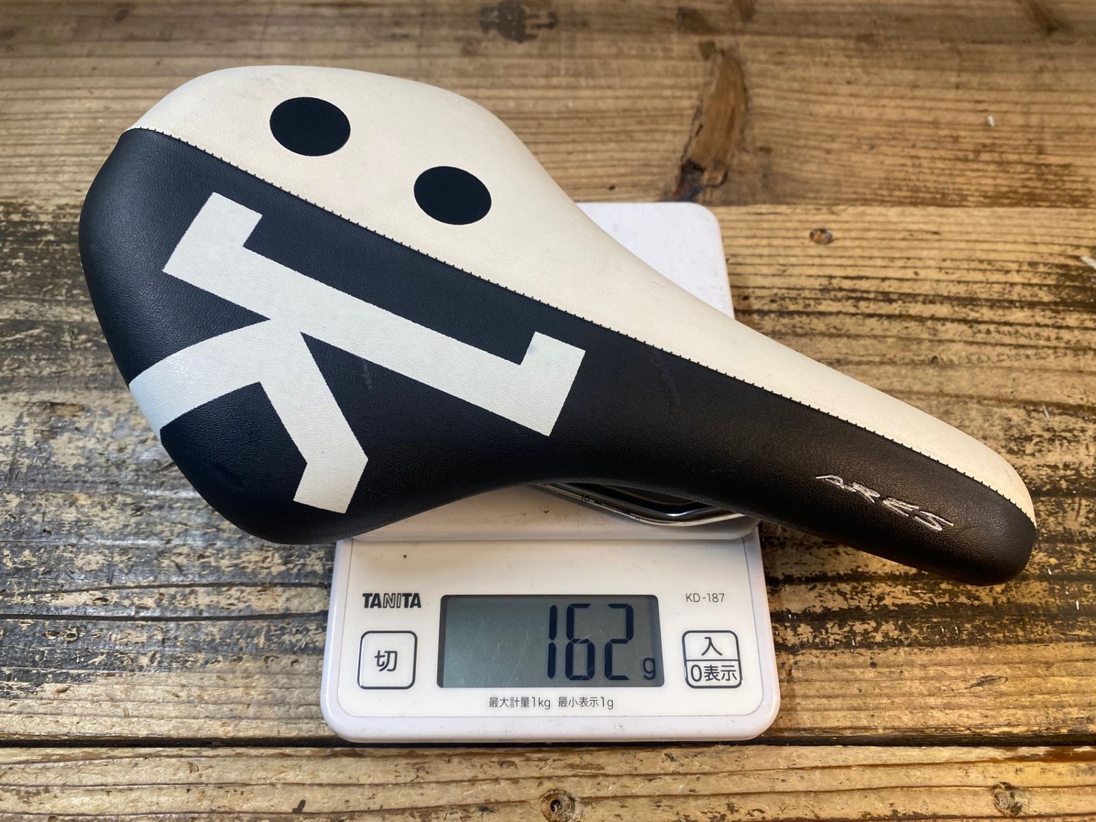 一輪車 小型 白と黒サドル 自転車 JP107 フィジーク fizik アレス ARES サドル 白 黒 kiumレール