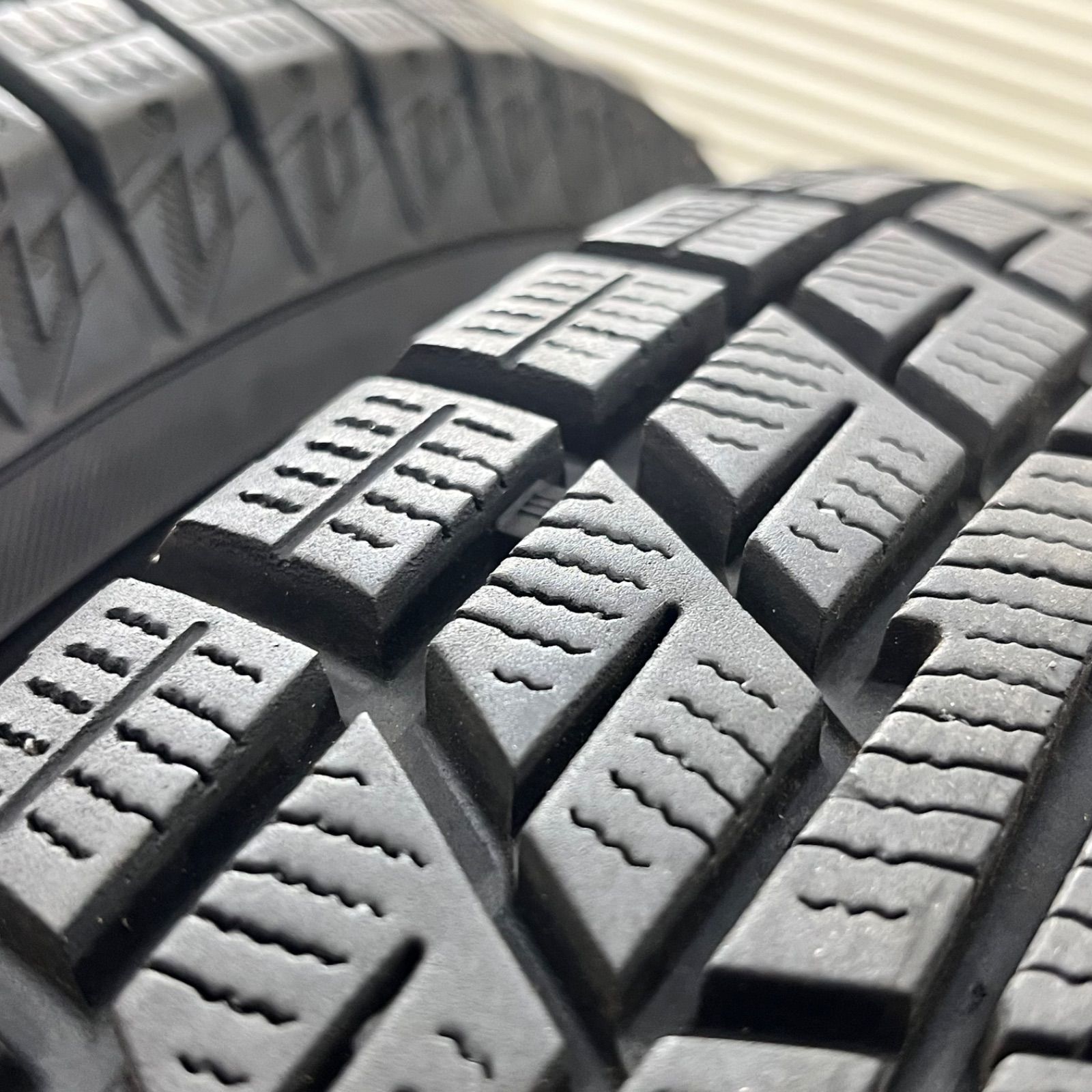 145/80R13 スタッドレスタイヤ 21年製　ヨコハマアイスガード バリ山　ダイハツ純正　ナット付き 145&frasl;80R13 ヨコハマ iG60 145／80r13の通販 nヨコハマ nタイヤ