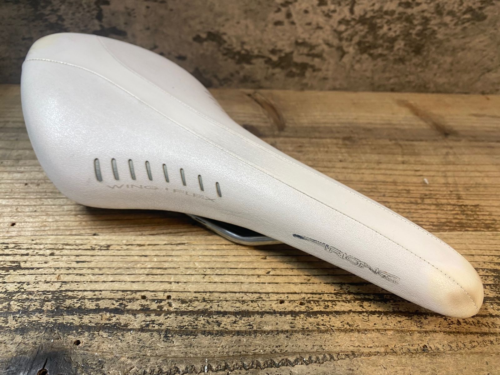 JO180 フィジーク fizik アリオネ ARIONE WING FLEX サドル kiumレール