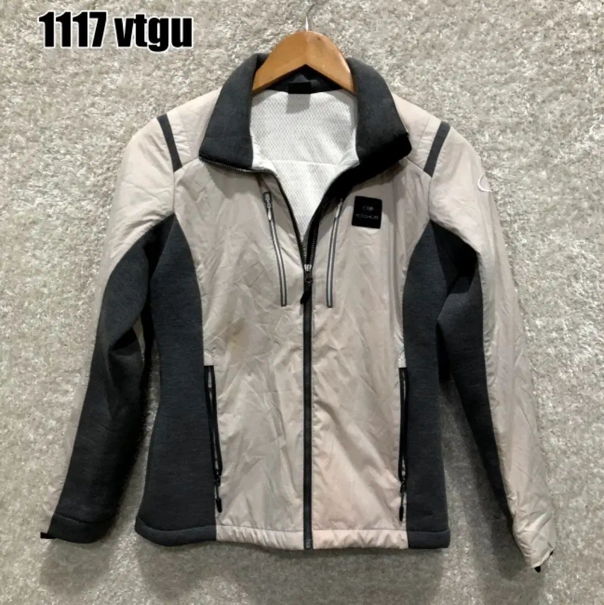 極美品】タトラス メルジ ボディバッグ ウエストバック ロゴプレート