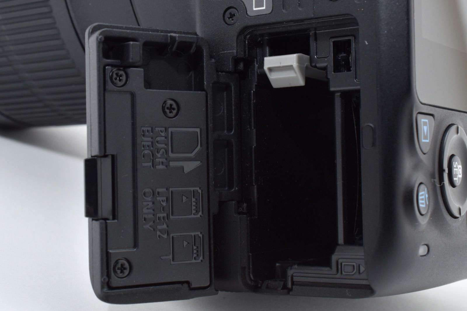 キヤノン Canon EOS Kiss X7 デジタル一眼レフカメラ カードリーダーで