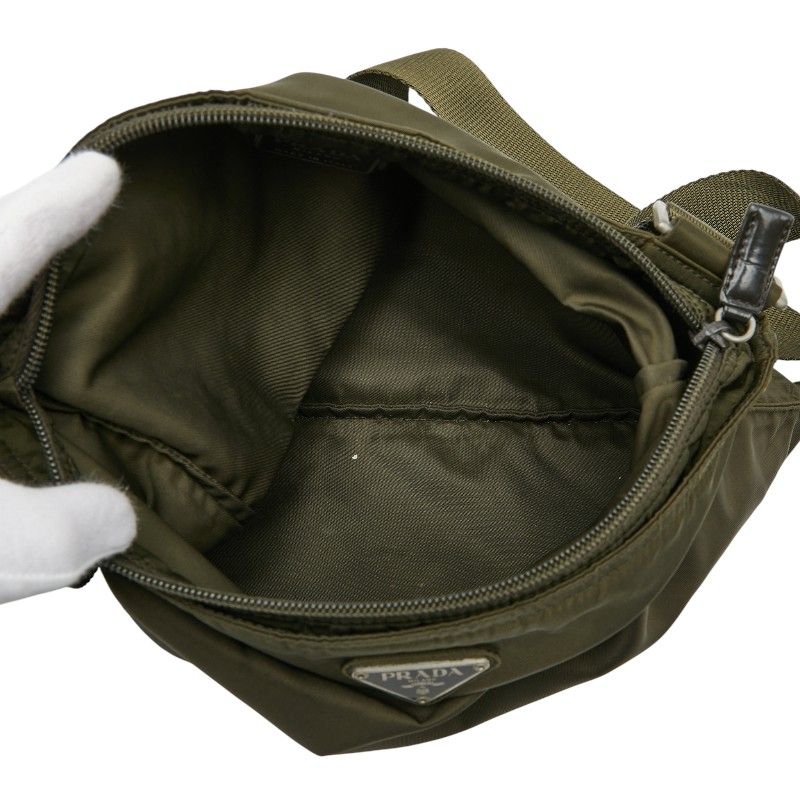 美品　プラダ　レディース　ショルダーバッグ　ナイロン　三角プレート　カーキー 美品 プラダ レディース ショルダーバッグ ナイロン 三角プレート