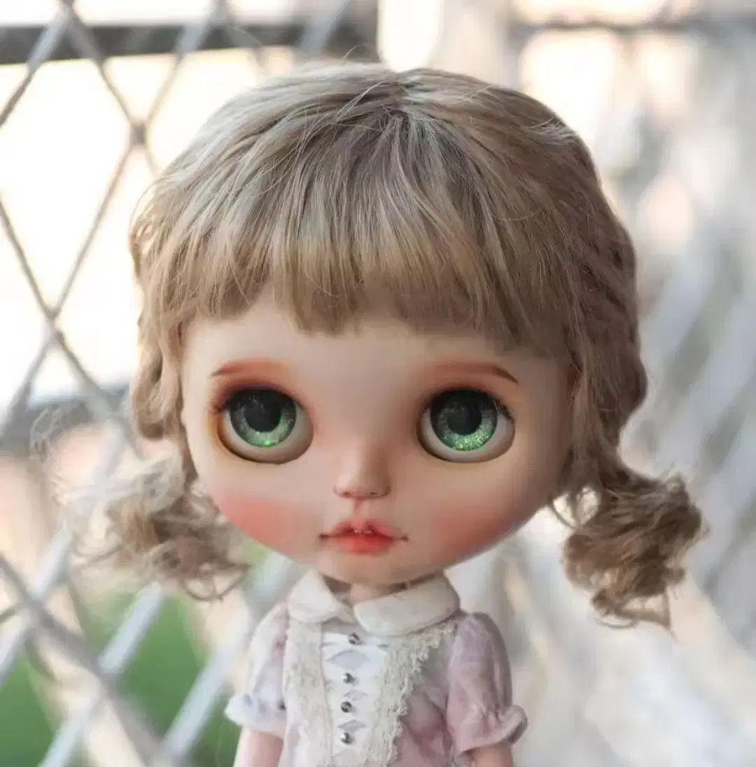 *アンティークポストカード　少女デザイナーとお人形のドレスショップ　1912年 アンティークポストカード 少女デザイナーとお人形のドレスショップ