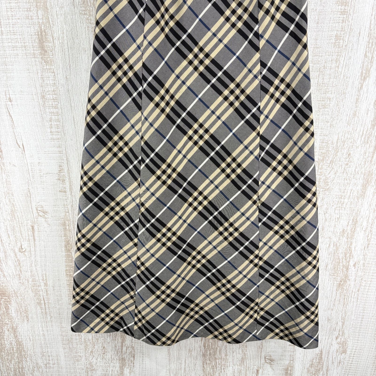 【新品】BURBERRY BLUE LABEL ノバチェックノースリーブ 刺繍 新品】BURBERRY BLUE LABEL ノバチェックノースリーブ 刺繍 新品